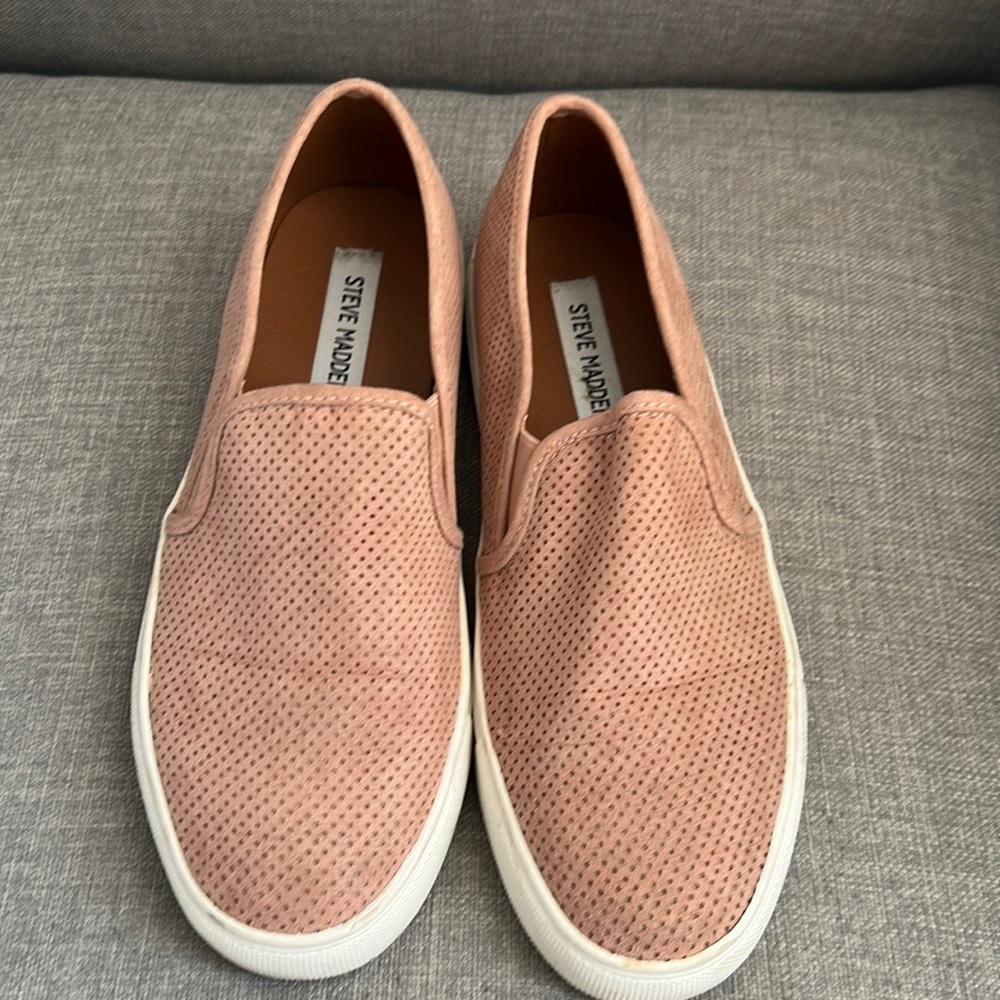 Women’s Steve Madden slip on sneaker size 8